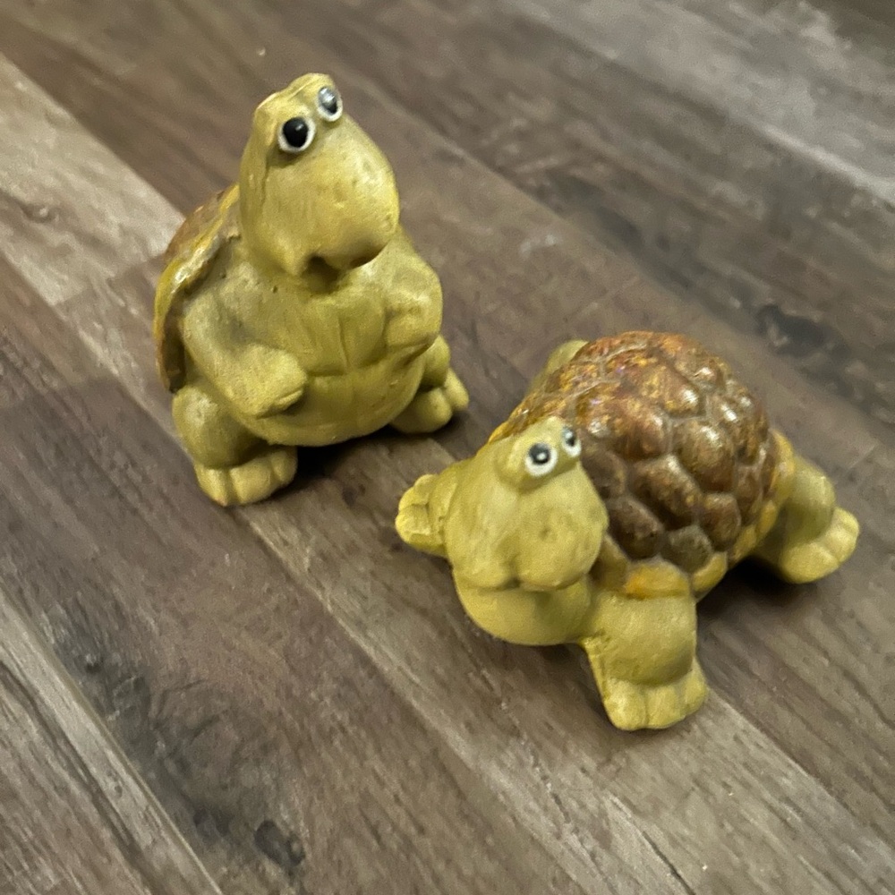 50%off w❤️ turtle figures appear to be from a set of Pitter Pottery ceramic f